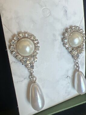 Pearl Teardrop Drop Earrings - White and Gold